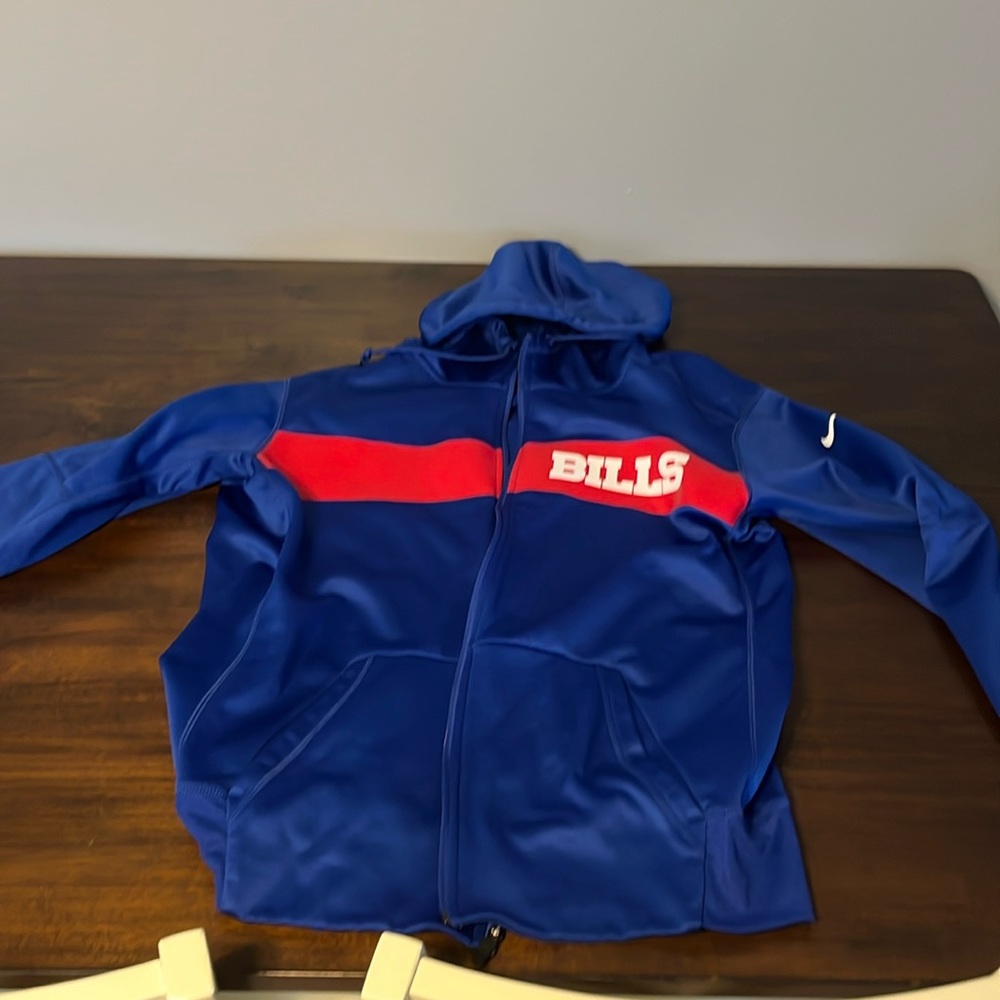 Nike bills zip up